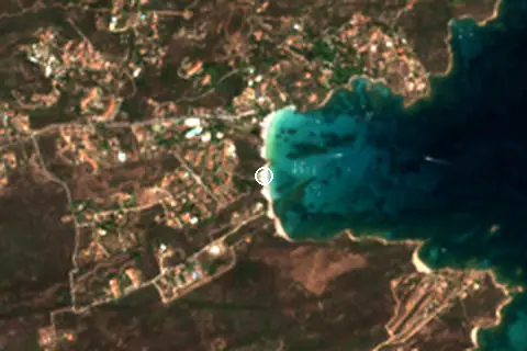 Satellite image of Spiaggia di Porto Istana and its surroundings