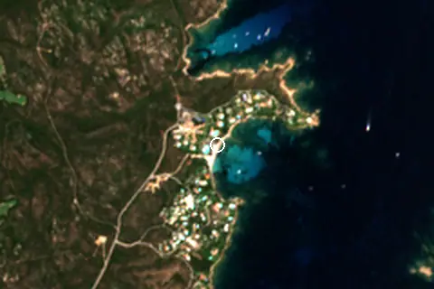 Satellite image of Spiaggia del Romazzino and its surroundings