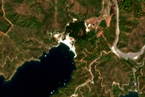 Satellite image of Günlüklü Plajı and its surroundings