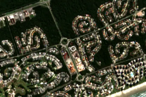 Satellite image of Riviera de São Lourenço and its surroundings