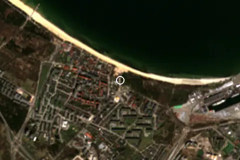 Satellite image of Plaża Brzeźno and its surroundings
