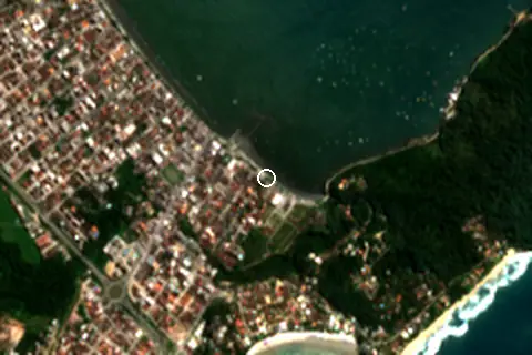 Satellite image of Praia do Itaguá and its surroundings