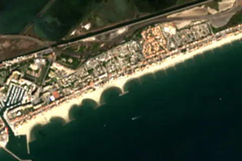 Satellite image of Carnon-Plage and its surroundings